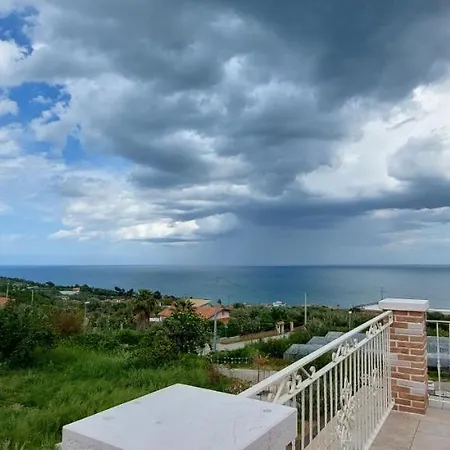 Il Parco Degli Ulivi فاستو